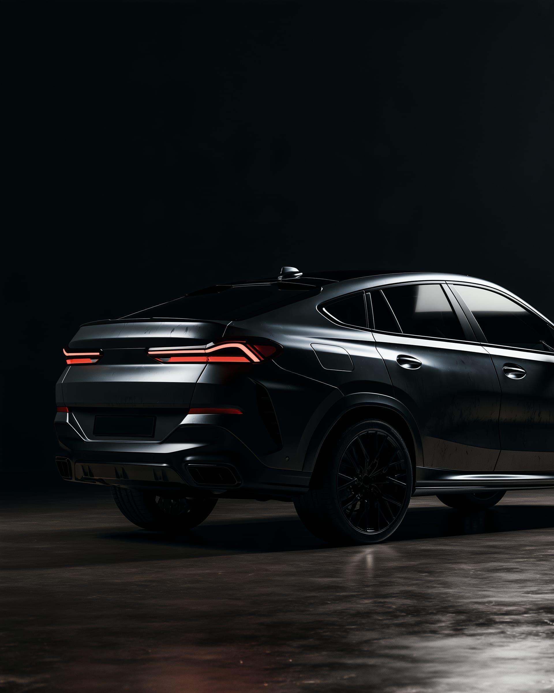 Dark grey SUV, rear three-quarter, wet-look paint